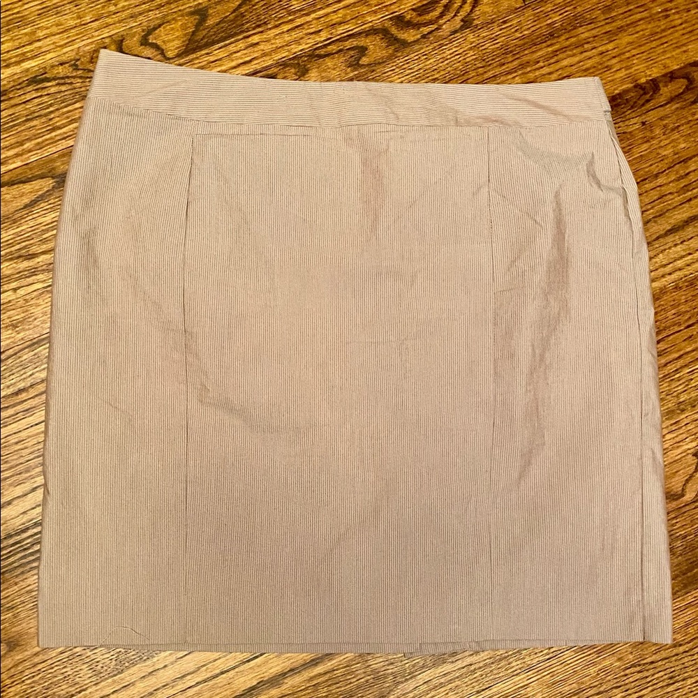 Stylish Pencil skirt!!  Attention skirt size 16